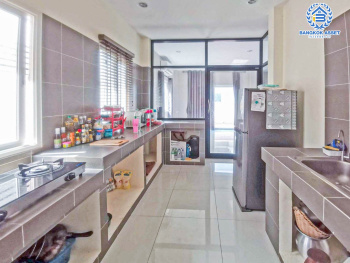 *****บ้านเดี่ยวมือสอง ม.ธารา ราชพฤกษ์-ปิ่นเกล้า บ้านสวย พร้อมอยู่ เนื้อที่ 55.8 ตร.ว. ฟังก์ชัน 3 ห้องนอน 3 ห้องน้ำ 2 ที่จอดรถ แถมฟรี !!! เครื่องปรับอากาศ 3 เครื่อง บนทำเลเชื่อมสู่ถนนกาญจนาภิเษก ใกล้รถไฟฟ้าสายสีแดง "สถานีตลิ่งชัน" และจุดขึ้นทางด่วน "ศรีรัช"รายล้อมด้วยสิ่งอำนวยความสะดวกครบครัน